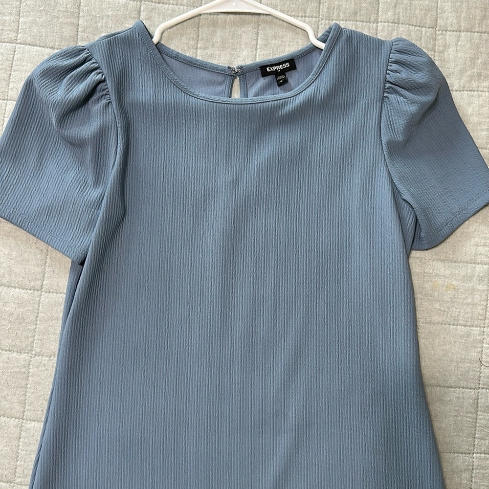 Medium puff sleeve top